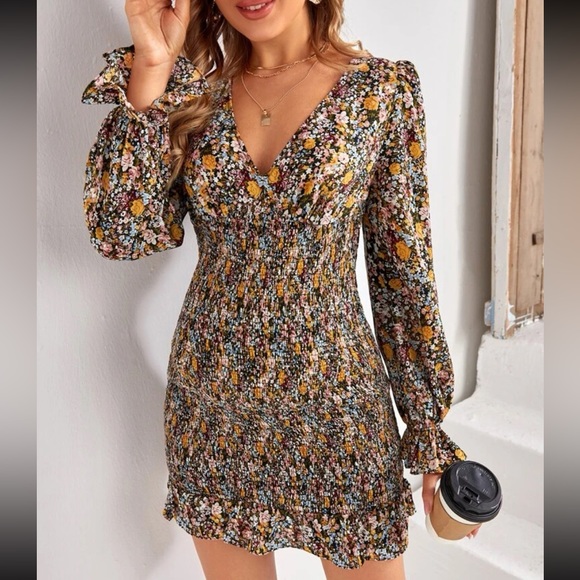 Floral print shirred maternity dress - Picture 2 of 5